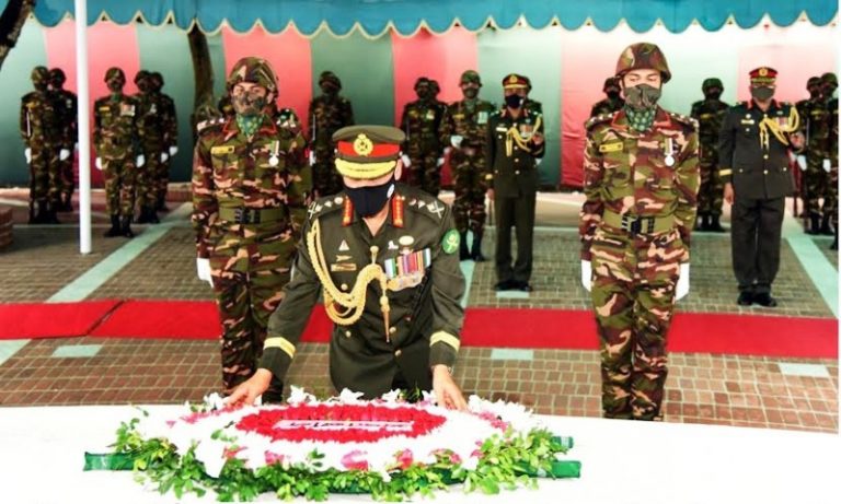সেনাবাহিনী প্রধানের বঙ্গবন্ধুর প্রতিকৃতি জাতীয় স্মৃতিসৌধ ও বঙ্গবন্ধুর সমাধিতে শ্রদ্ধা