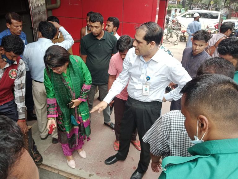 এডিস মশার লার্ভা পাওয়ায় ডিএনসিসির ১ লাখ ৫৭ হাজার টাকা জরিমানা   