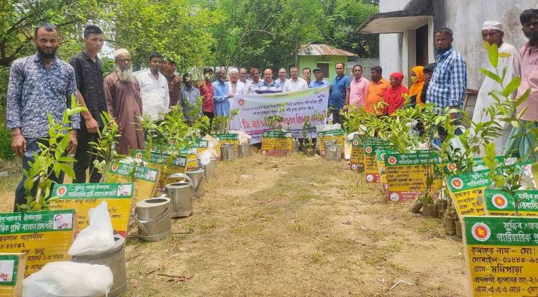 মানিকছড়িতে কৃষকদের মাঝে সার, বীজ ও কৃষি উপকরণ বিতরণ